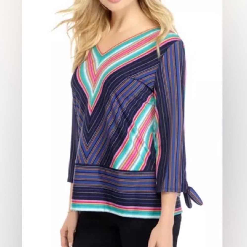 Brand new Chaus top!